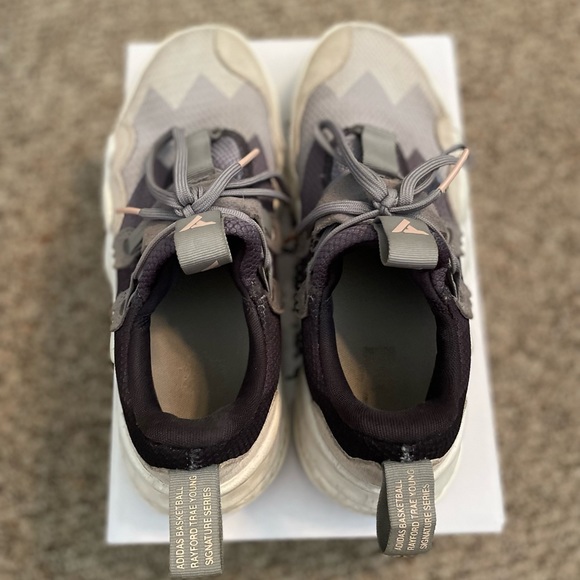 Trae Young 1 - Picture 4 of 7